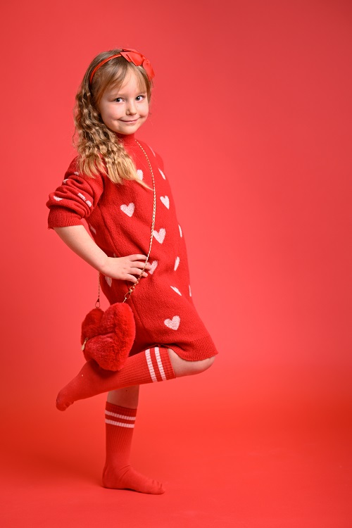 Valentine portrait photo child with red background at Studio BoenkOp