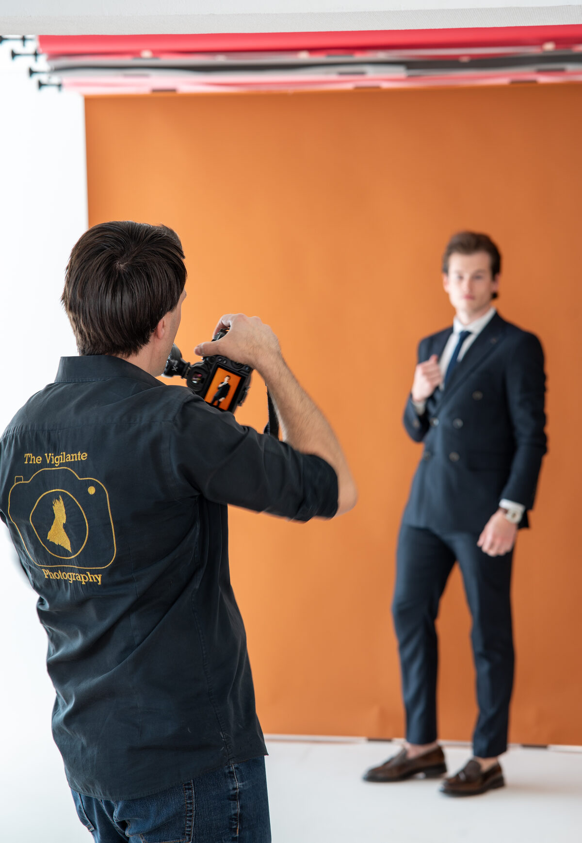 Portrait photography with orange backdrop paper at Studio BoenkOp